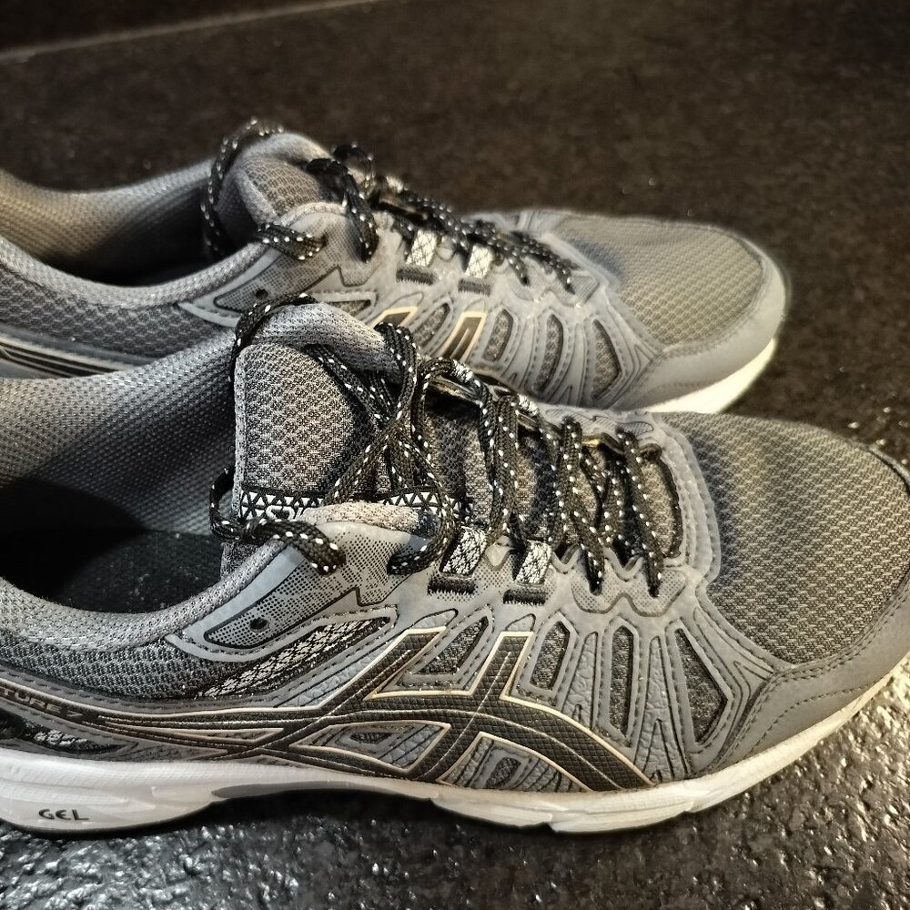 Women's Asics Gel Venture 7 running shoe US 9.5 NO BOX